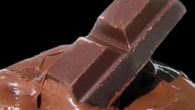 noticias_cuatro's tweet photo. El consumo de chocolate reduce el riesgo de sufrir ictus e infartos  http://t.co/hrVn5BFMbS http://t.co/bHqX2gBg93
