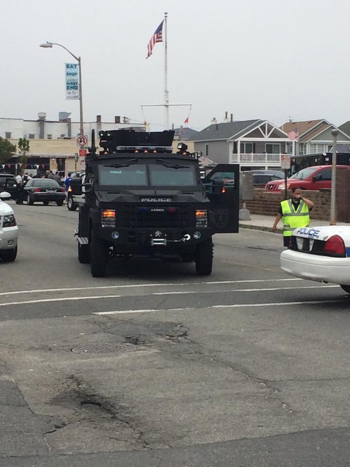 LBNYProblems's tweet photo. Man has supposedly barricaded himself in a house on Virginia Ave. #LongBeachProblems http://t.co/EaHgej6Dgb