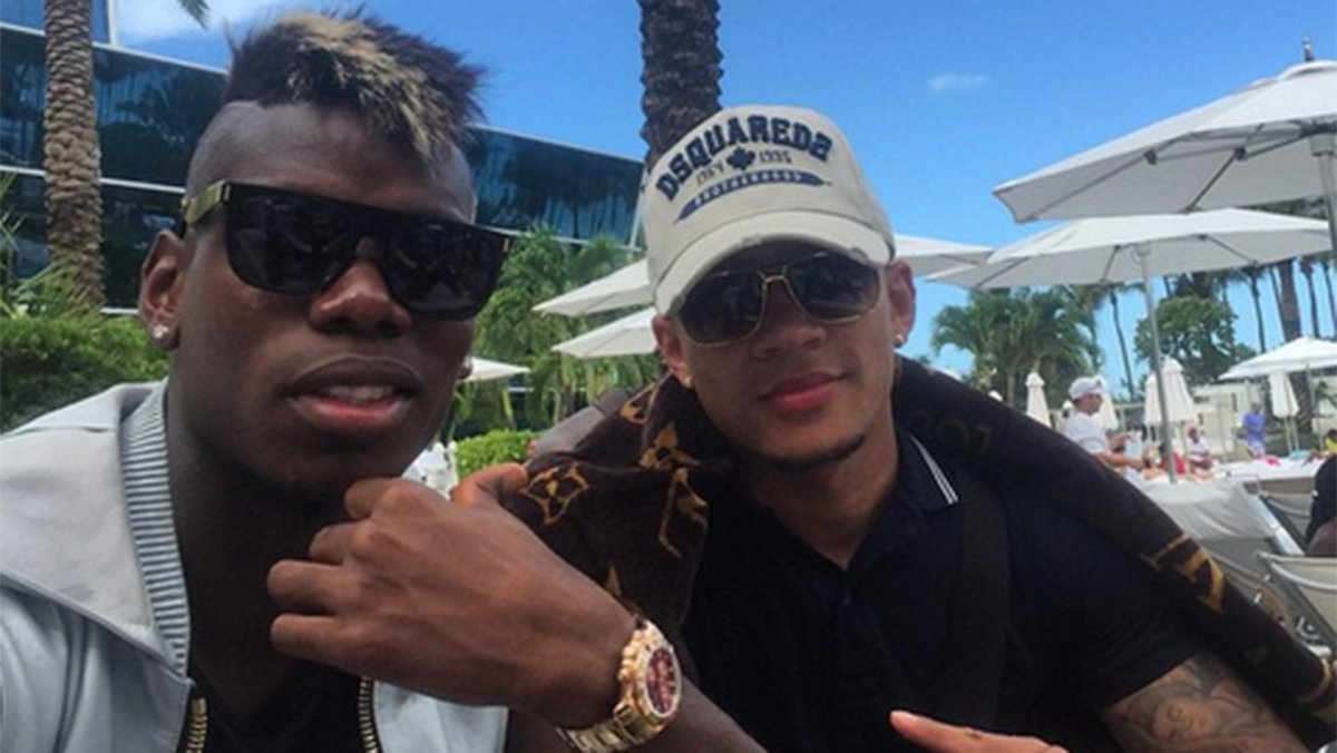 ADSportwereld's tweet image. Toptalenten Memphis Depay en Paul Pogba kwamen elkaar tegen op vakantie.
s.ad.nl/4078085