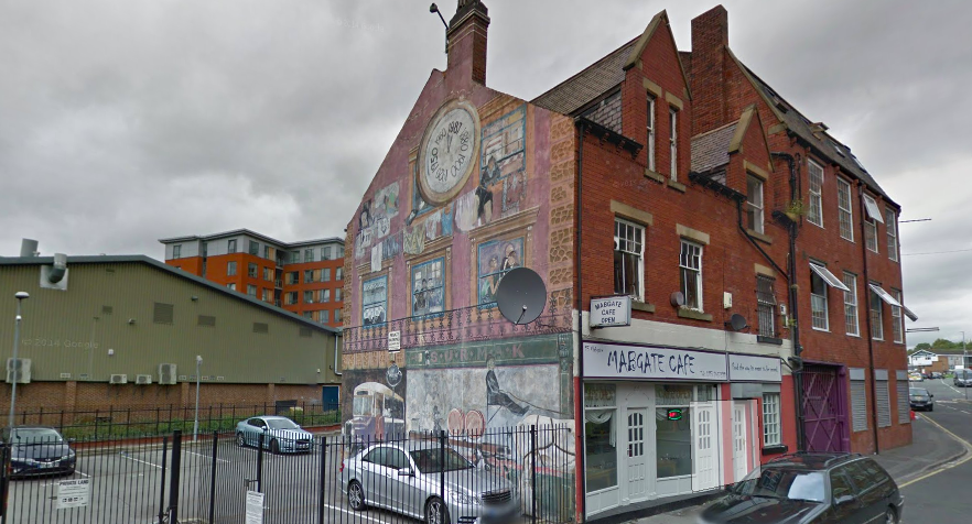 Unfold_Leeds's tweet photo. Can't beat #publicArtLeeds murals, this on Mabgate, a stones throw from @eaststreetarts #PatrickStudios #ESAtakeover http://t.co/LIkSZeBOMn