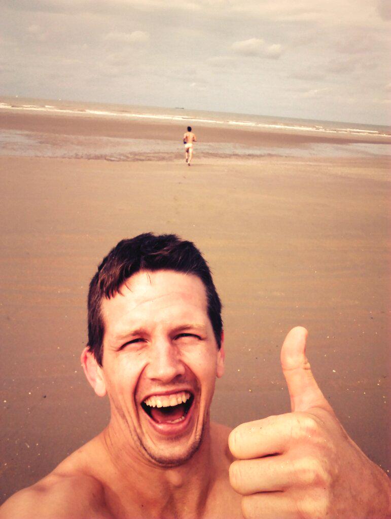 Belofte maakt schuld. <a href="/KennethVG/">Kenneth Van Gansbeke</a> verloor de wetenschap en deed zijn opdracht. <a href="/Radio2Antwerpen/">Radio2 in Antwerpen</a> #SpitsMetNiels