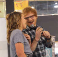 .<a href="/edsheeran/">Ed Sheeran HQ</a> overheard a fan singing his song in a mall and surprised her with a duet
buzzfeed.com/elliewoodward/…