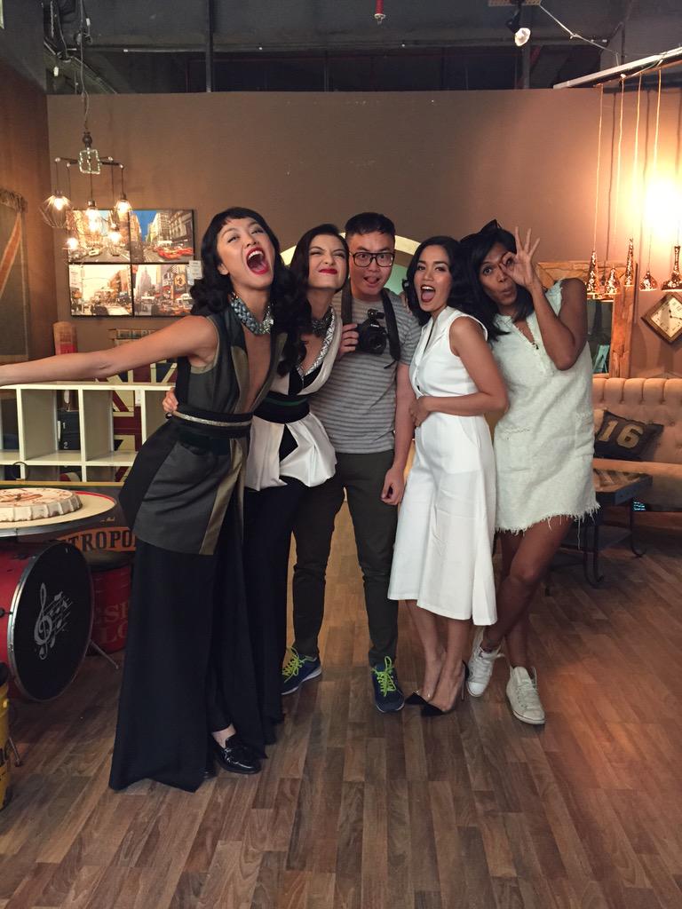 Jakarta! Wrapped Happy Hearts Fund photoshoot off to film last scene of #SurgayangtakDirindukan 👊 Wish me no jetlag 🙏