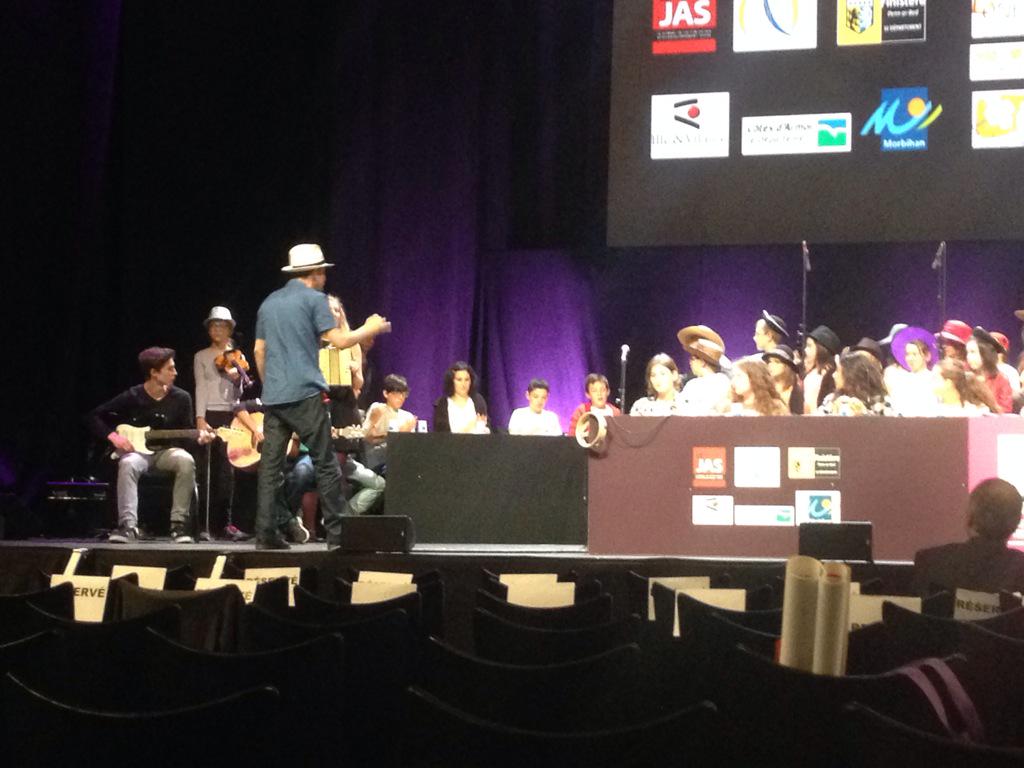 13:30 : En pleine répétition de Cup Song avec les enfants ! #ProtectEnfance <a href="/ProtectEnfance/">Assises Nationales de la Protection de l'Enfance</a>