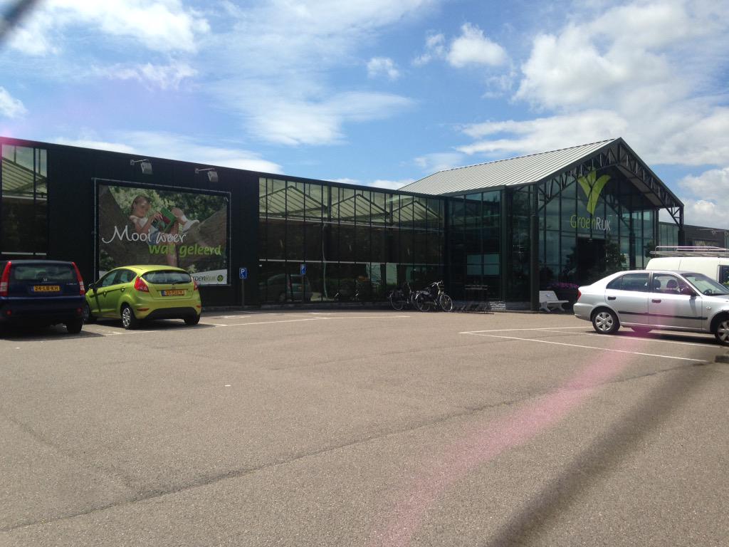 Het #zonnetje schijnt! Maak mooie foto's van uw #tuincentrum. Die kunt u het hele jaar #online gebruiken.