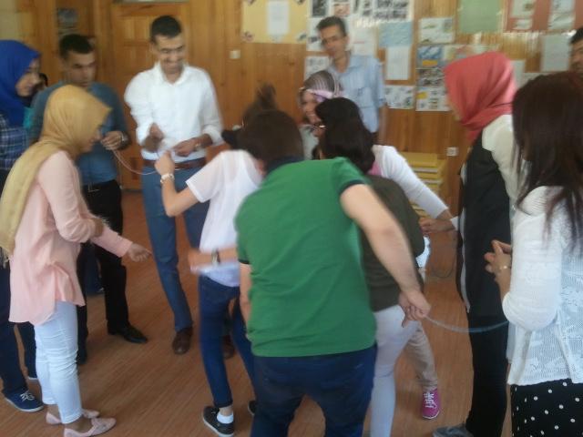 Meslektaşlarımız ekip olarak "Kör Düğüm"ü çözüyor...