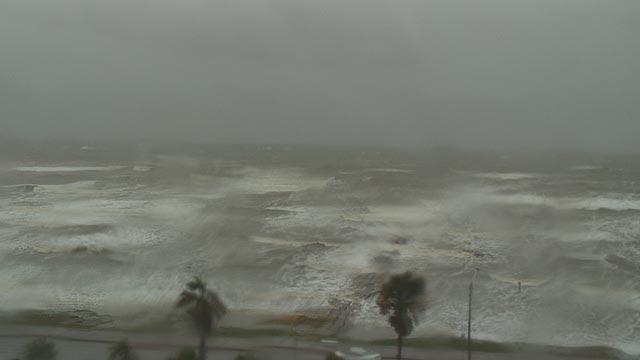 WeatherBug's tweet photo. #Bill is whipping up the surf in Galveston, TX this morning on our live camera there.  http://t.co/DL6eqigt8G #txwx http://t.co/LzKWYnqpgg