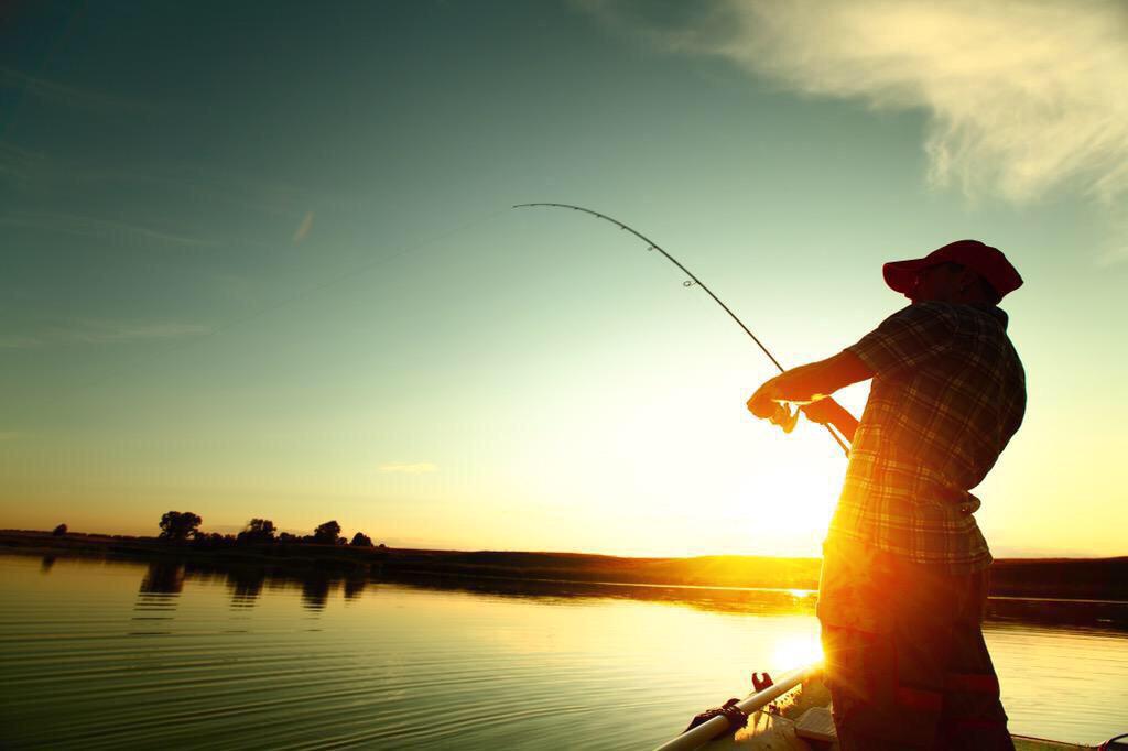 EarlDibblesJr's tweet photo. I'll just be fishin' until huntin' season http://t.co/Wv9HzXm877