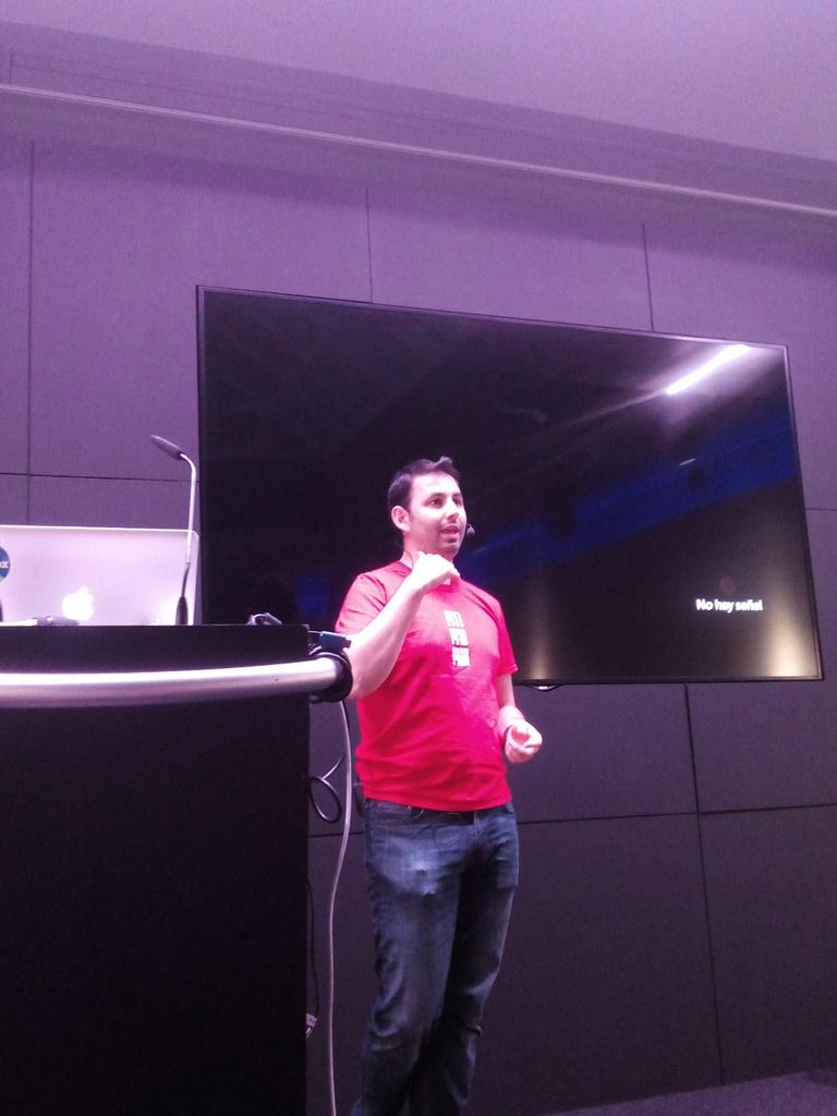JoseM_Rodrigo's tweet photo. Viendo a @Joviwap dando una charla de scraping básico en #growthhackspain. Grande!! http://t.co/EHZ89rPzmn