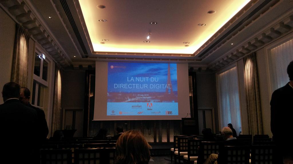 HeleneCkt's tweet photo. Prête pour la Nuit du Directeur Digital en direct du Peninsula ! @CCMBenchmark #nuitCDO #digital #PeninsulaParis http://t.co/cxWPV7c3rB