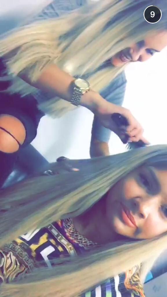 dagibee's tweet photo. #FriendshipGoals or what? 😅❤️✨@ShirinDavid http://t.co/BnXbZJm52G