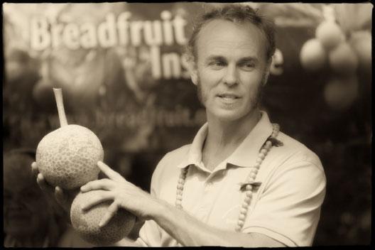 This is Ian of the #Breadfruit Institute. He is committed to growing healthy food. ntbg.org/faces/faces_ia… #NTBGFaces