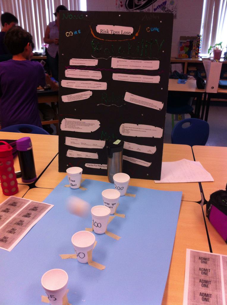 Lisa_Donohue's tweet image. Risk, toss lose... How much would you risk? How much would you win? #probabilityfair @MsTOWN @APotashner #YRDSB