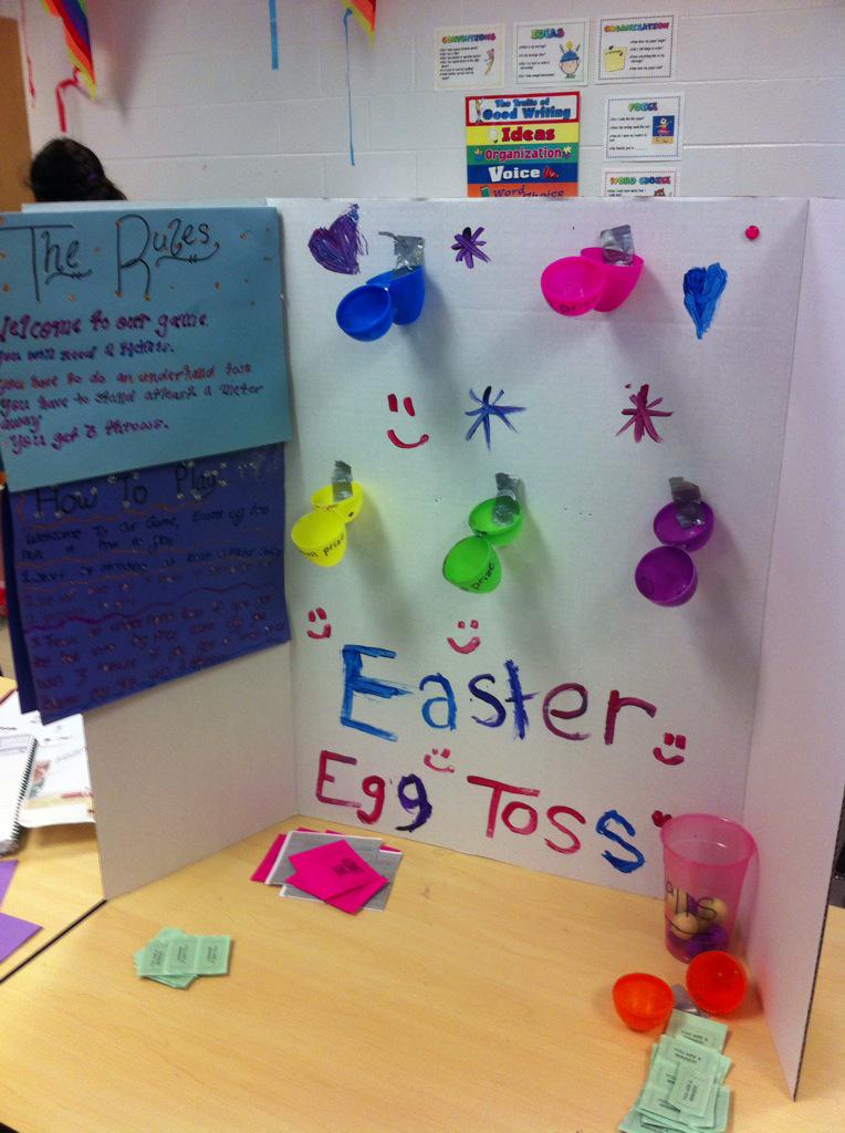 Lisa_Donohue's tweet image. Toss a ball into a cup. Probability of winning 2 out of 4. test your skills? #probabilityfair @MsTOWN @APotashner