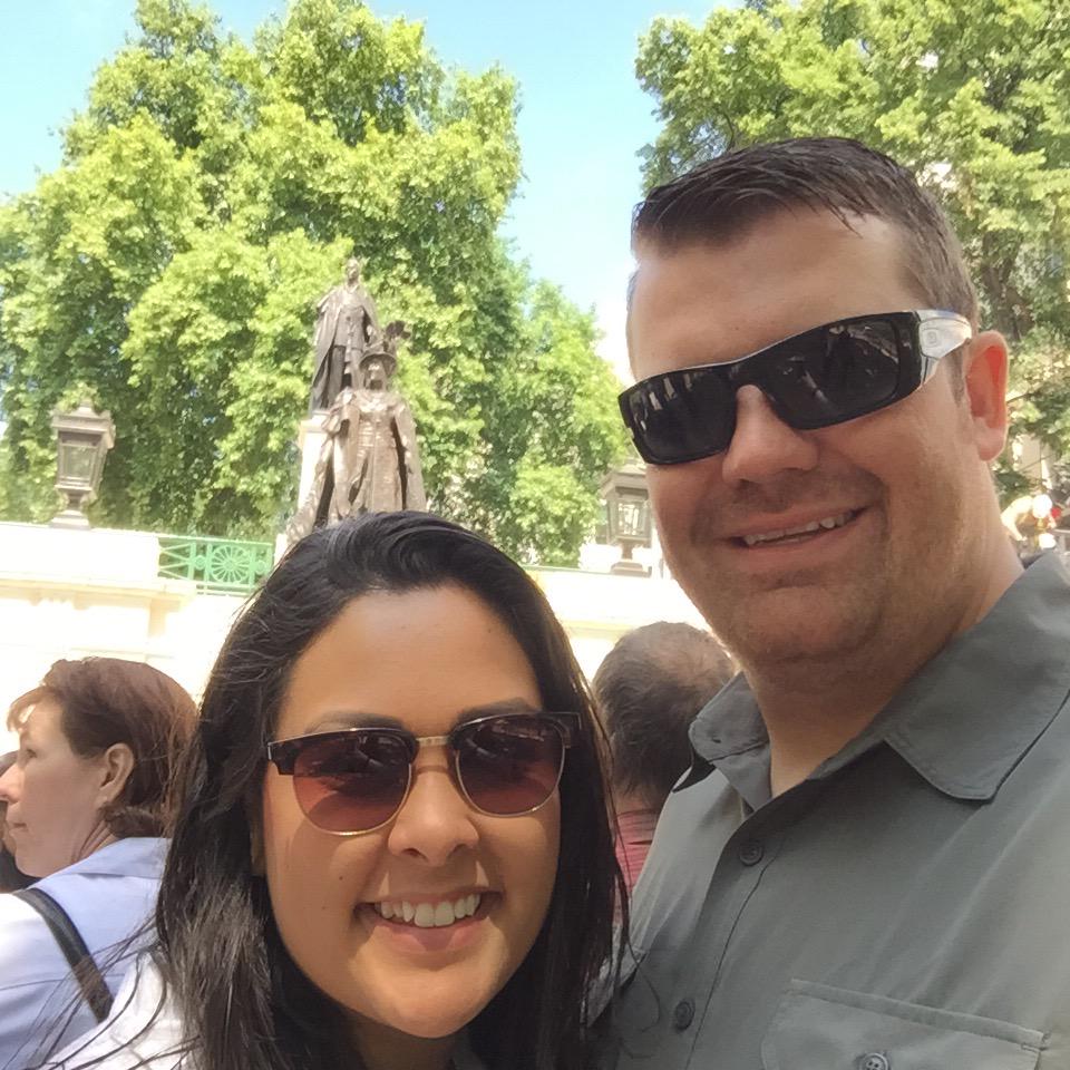 Hanging out with Queen Elizabeth.  <a href="/newlondontours/">NEW London Tours</a> #americanjohn