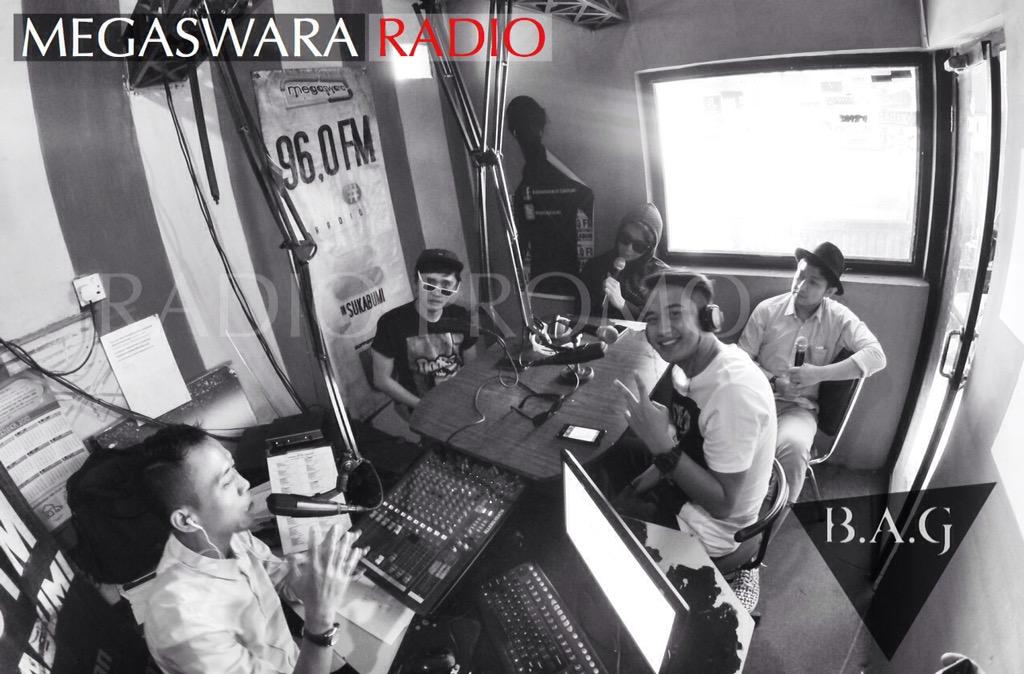 wanted_B_A_G's tweet image. Radio 2 tadi di sukabumi @B_A_G_INDONESIA #JANGANBILANGDULU