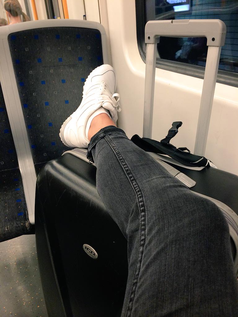 CamillaHerrem's tweet photo. Jaja, man må slappa av mens man kan. #tbane #flytog #gardemoen #Sola #adidas #døgnvilletterBrasil http://t.co/A73hAXAUF7
