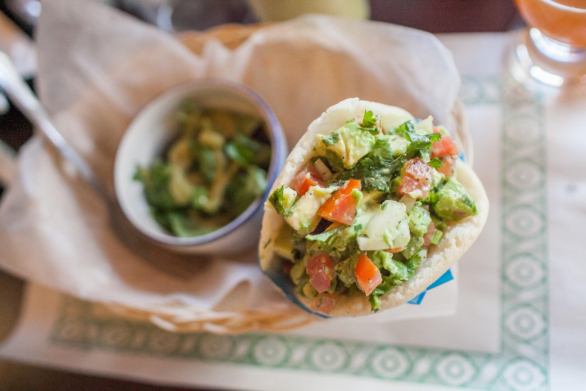 midnightpoutine's tweet image. Arepas make for #fresh, #hearty #lunch @areperamontreal. #Montreal #Lunchtime #arepas #mtl #plateau #hungry #quebec