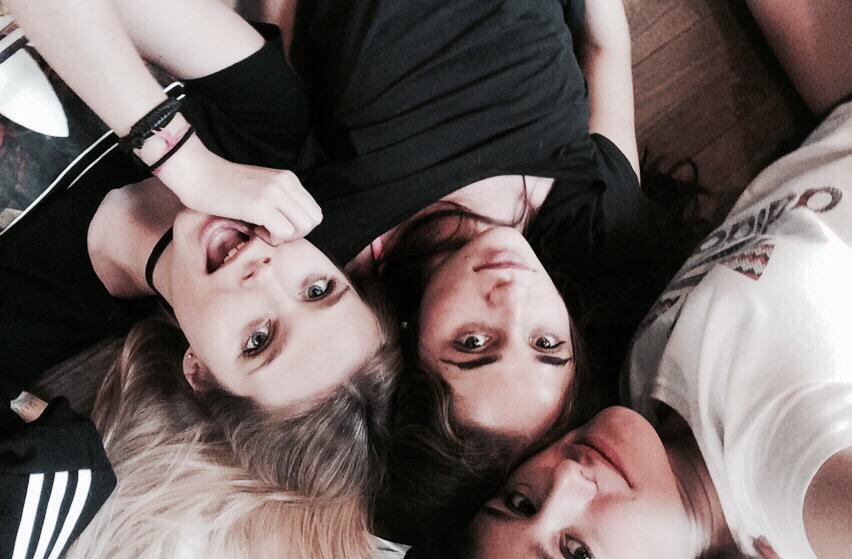 caro_kopelioff's tweet photo. 🎬@VaLuZenere @katiiimartinez http://t.co/Ra3rbGOO6y
