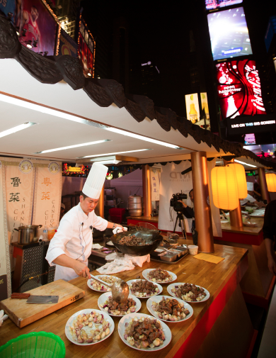 NTDCulinary's tweet photo. #TBT to 2012 when Master Chef Zizhao Luo prepared for the Emperor’s Banquet in Times Square - how stunning! http://t.co/n0RC07lxQ9