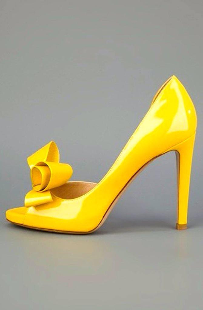 Paupaoapple's tweet photo. Y sí hoy nos vestimos de #Amarillo tu elige en dónde ponéis el #Color @MaiteUltra @modareforma @majacad @agcgucci 😘 http://t.co/CXJeDdJzhb