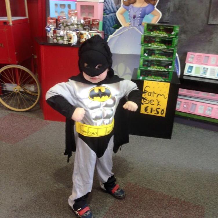 PartyWorld_'s tweet image. Having fun in store #createmorefun #costumes