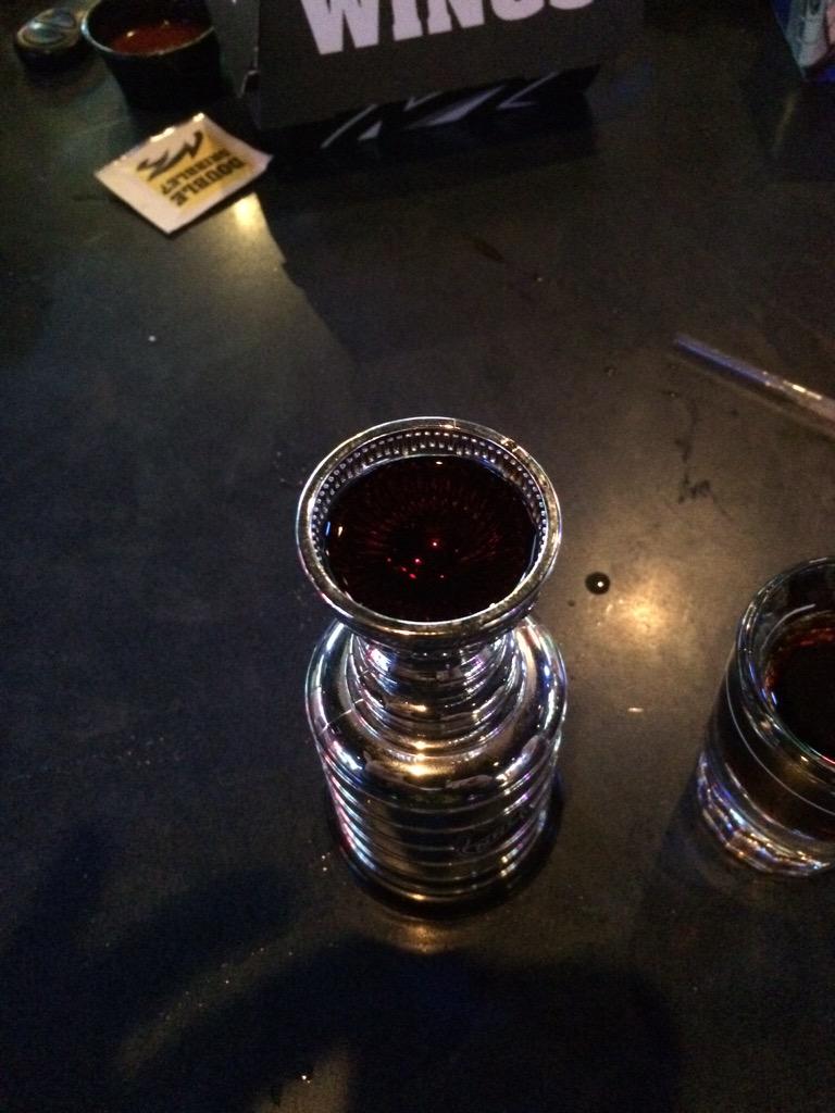 Adamk09's tweet image. @Adamk09: @NHLBlackhawks Are the Stanley Cup CHAMPIONS!!! Time to drink!! 
@WaddleandSilvy @CarmenDeFalco
