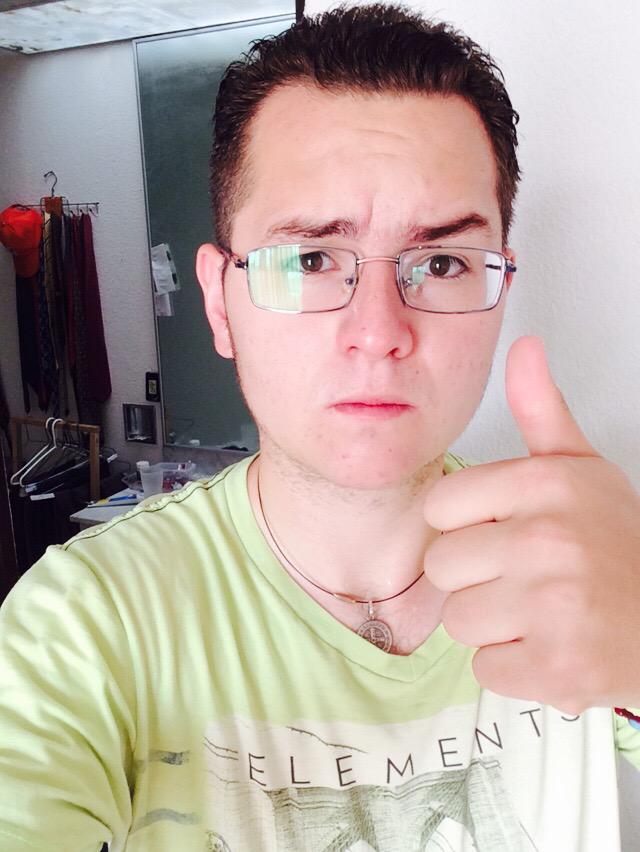 maurg1's tweet photo. Saliendo de bañarme, listo para grabar la segunda parte del video de hoy! 😊 http://t.co/QbQMXLZa42