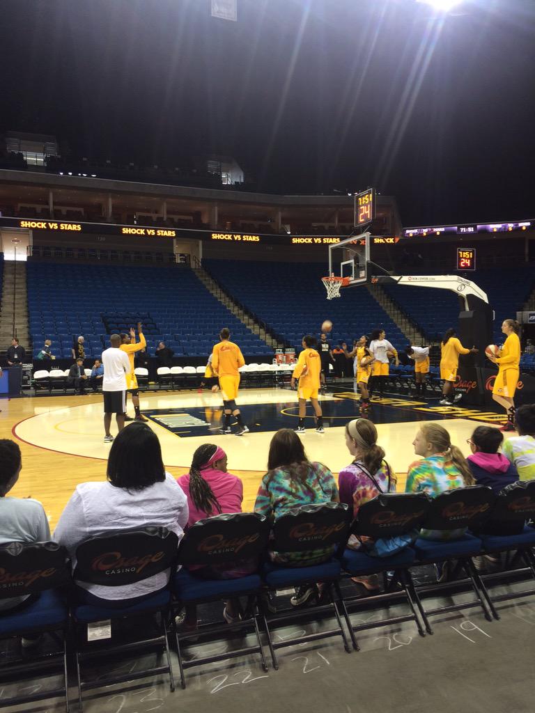 The team looks good! 4 in a row sounds so delicious! Tipoff in an hour! Let's do it! #ShockTulsa