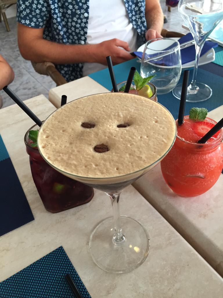 robplewis's tweet photo. Drinks are in #5illes http://t.co/k6NXOHYoDj