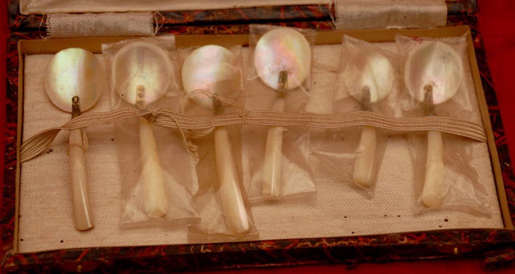 jaymehta1084's tweet image. #Vintage #motherofpearl #spoonset #belonging to a #Royal #Family of #India