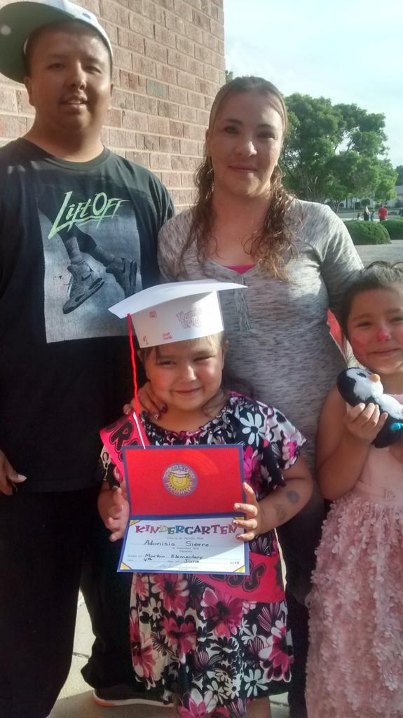 mamadsierra's tweet photo. My famzzz n me granddaughter n family  graduation 2015 http://t.co/86fVUcltzt
