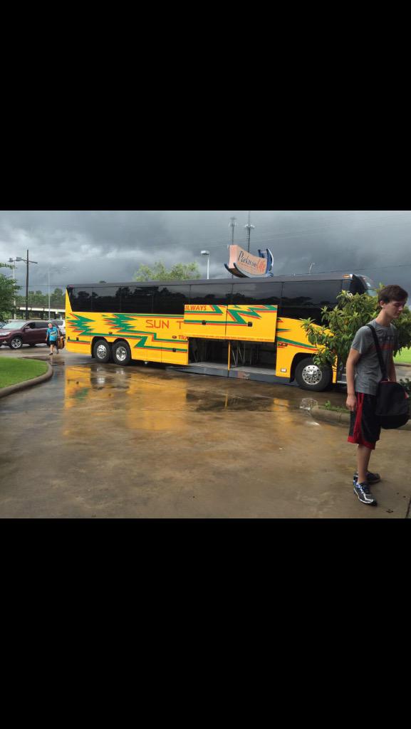 be_theecho's tweet photo. road trip to #collide15, let's get this week started! 😍 #echo http://t.co/lYoh9yZULw