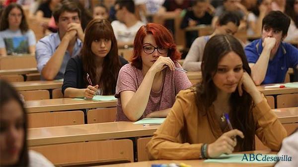 abcdesevilla's tweet photo. Primer día de las pruebas de Selectividad, sin incidentes en #Andalucíahoy http://t.co/3zfR0exAjL | #Educación http://t.co/Apk24E6oOK