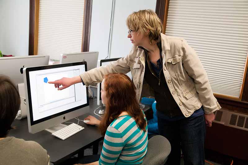 UMF1864's tweet image. UMF holds Creative-Tech camp for teens, July 13-17 @UMFPR #technologycamp #newmedia inside.umf.maine.edu/2015/06/16/umf…