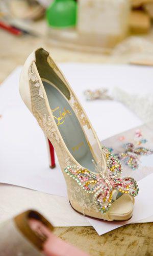 Personaliza tus zapatos de boda con ese detalle que los hará unicos. #bodasmalaga #weddingmalaga