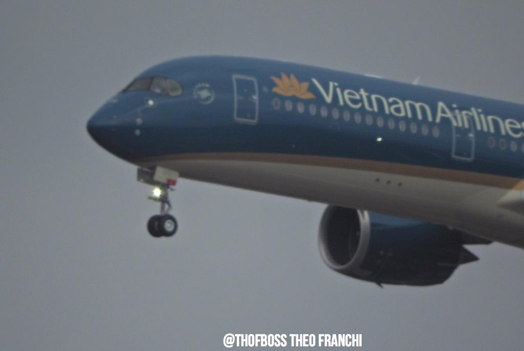 effikan's tweet photo. “@airlivenet: PHOTOS A350 @VietnamAirlines flight test in France (@THOFBOSS) #avgeek http://t.co/AyyacuJzRH”
