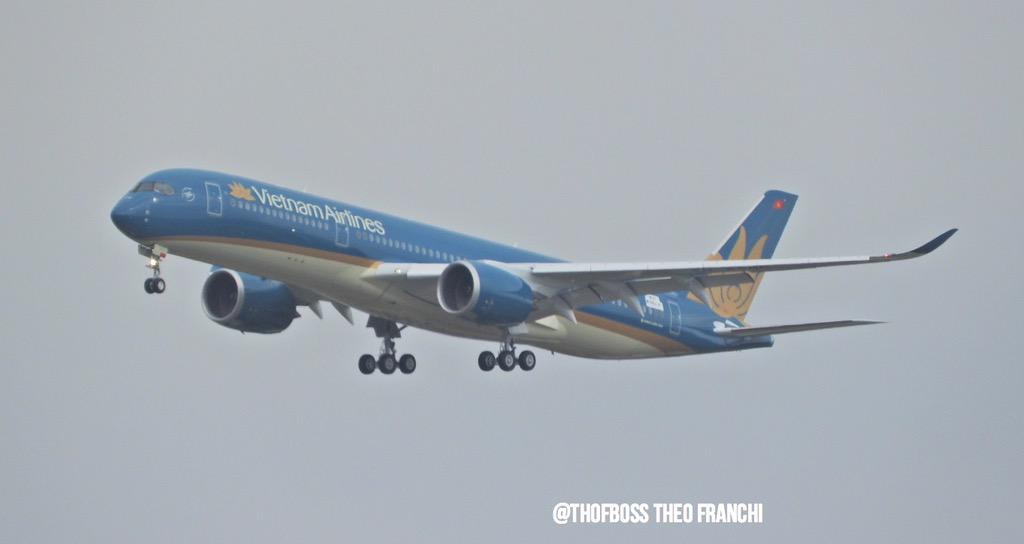 effikan's tweet photo. “@airlivenet: PHOTOS A350 @VietnamAirlines flight test in France (@THOFBOSS) #avgeek http://t.co/AyyacuJzRH”