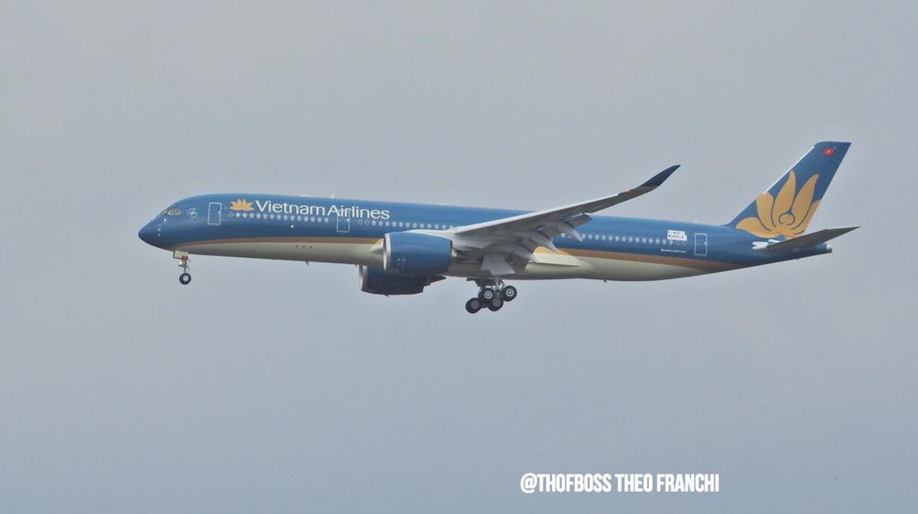 effikan's tweet photo. “@airlivenet: PHOTOS A350 @VietnamAirlines flight test in France (@THOFBOSS) #avgeek http://t.co/AyyacuJzRH”