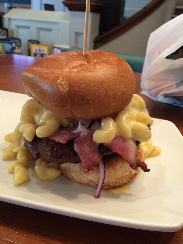 BryanRoberts72's tweet image. Burger of the Week: the mac &amp;amp; cheese from @TheHarrow