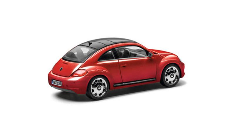 VW_es's tweet photo. Un #VWBeetle rojo tornado a escala 1:43 tampoco está mal. http://t.co/uaGK2Zeemx #VWStore http://t.co/DIgTyttHnW