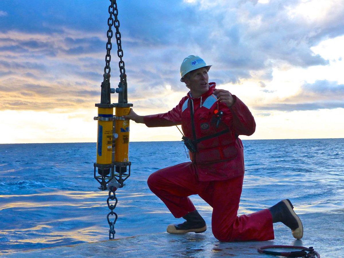 RT <a href="/theAGU/">AGU (American Geophysical Union)</a>: It’s field season: what are you up to? Send us your #fieldpostcards! (Guidelines: ow.ly/Mhtlf)