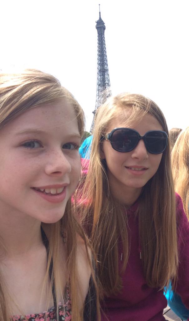 FranceYr6's tweet photo. Beautiful sightseeing tour of Paris now waiting to board our ferry #cominghome http://t.co/CtXovIqEaP