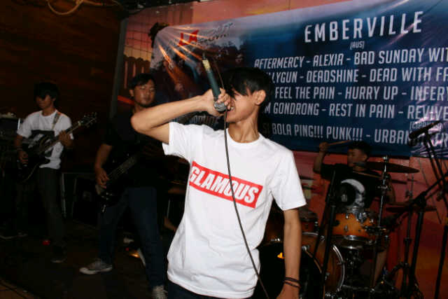 Wearing <a href="/GLAMOUS_cloth/">GLAMOUS Cloth</a> :* at beerhouse antapani