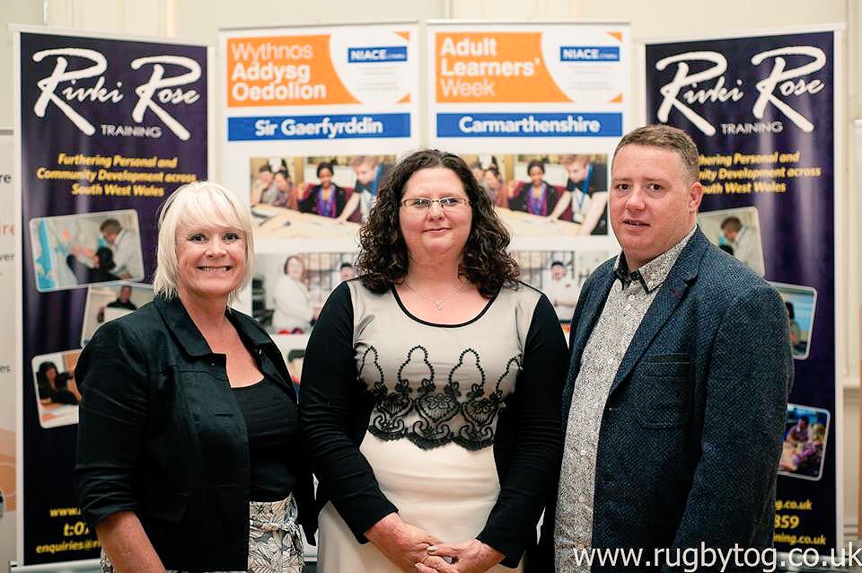 CarmsLFG's tweet photo. Award sponsors thanks: @adultedcarms @RivkiRose &amp; #CETMA (l2r Adrienne, Becca, Jonathan). #ALW15 #lovetolearn http://t.co/ukS19U5MBA