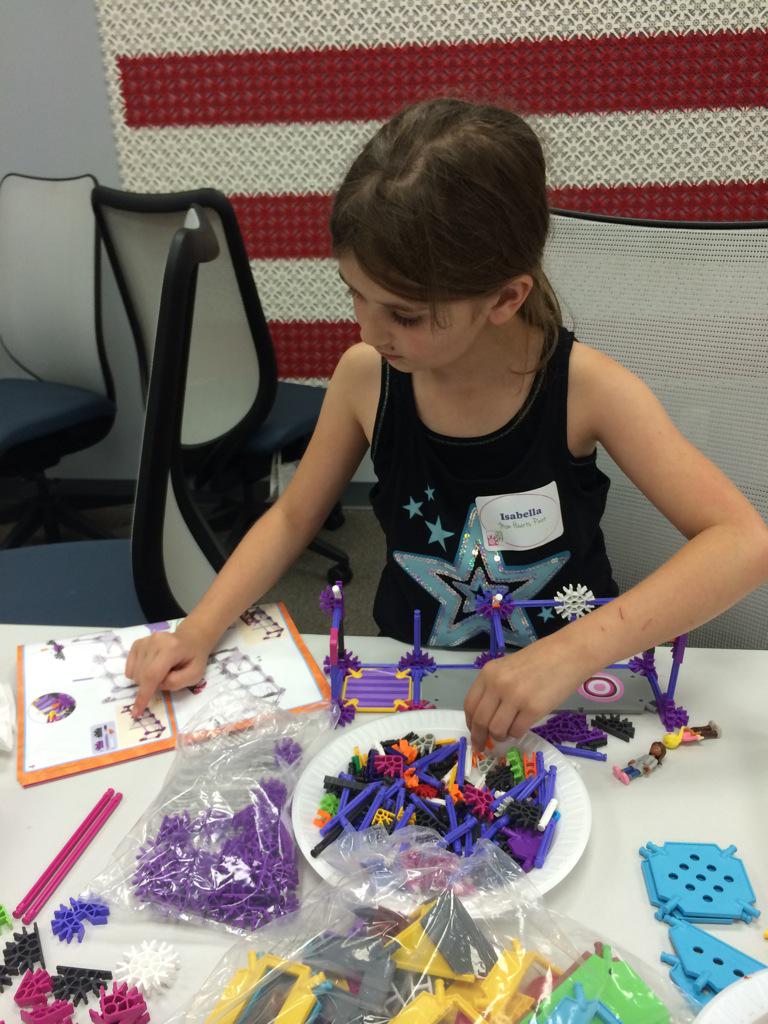 MomHeartsPinot's tweet photo. These @KNEX directions are easy to follow because all the pieces are color coded #IamaMightyMaker http://t.co/srsqzl2mFX
