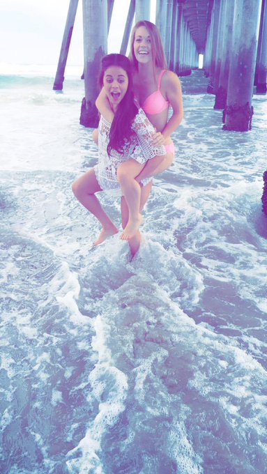 At the beach with my woes 🐬🐚 http://t.co/Yt8p7DcPhR<a href="/tag/confidenceisbeautiful"class="tags"><span>#confidenceisbeautiful</span></a>