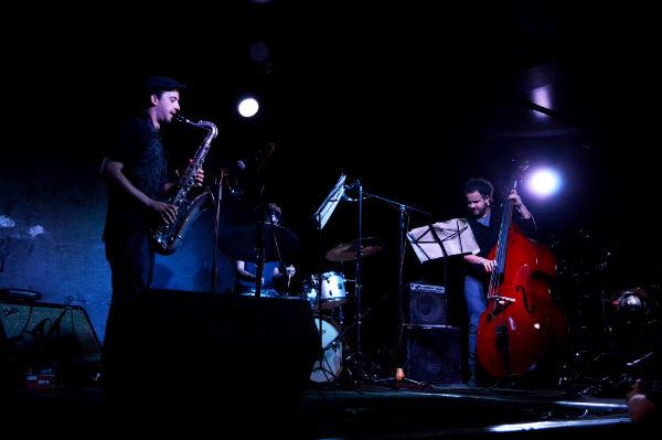 contrajazzymas's tweet photo. En el ciclo de #conciertos que presenta @jazz_mx tocó Tank Trío. @heicamecatw nos comparte estas imágenes. #jazz #DF http://t.co/rCS6Sp8vb2