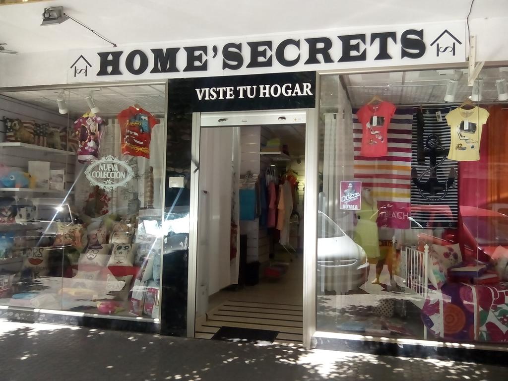 joaquincruz91's tweet photo. En #HomeSecrets #Sevilla #LeonXIII apoyan a nuestra @Jsilaflaka @LaFlakaLaVoz @lavoztelecinco #OleTriana http://t.co/q7FGBDWhCX