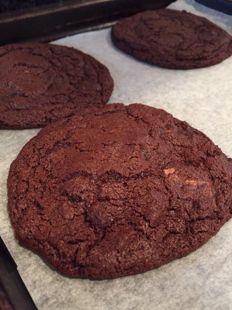 LPCupcakeBakery's tweet photo. It's about now that everyone gets a bit peckish - cookie anyone? #solihullhour http://t.co/33YB5GdEzG